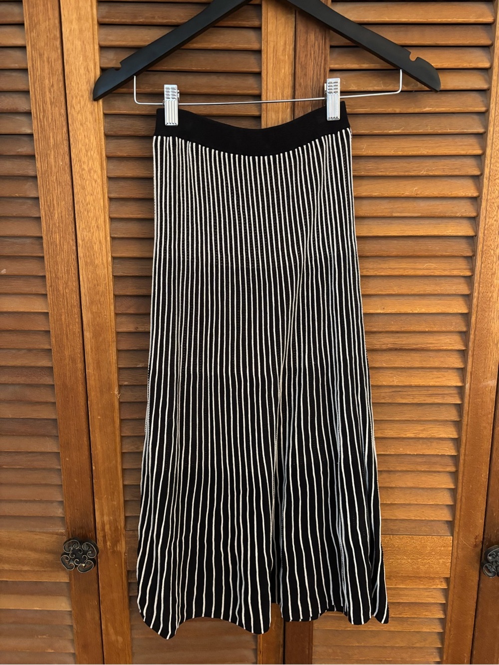 BCBGMaxAzria Black and White Vertical Stripe A-Line Midi Skirt ombré effect